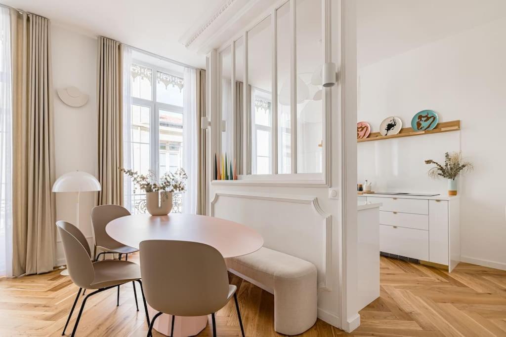 Beige Hospitalite - Apotheose Luxueux- 3 Chambres - Parking Prive Saint-Etienne  Extérieur photo